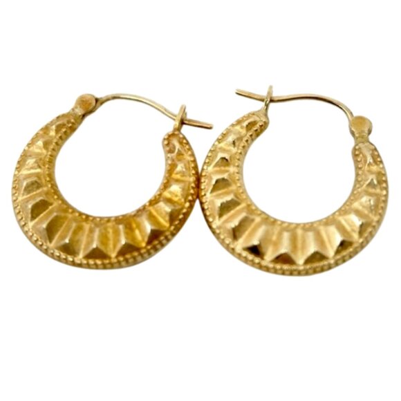 SOLID 10K YELLOW GOLD DIAMOND CUT TAPERED HOOP EARRINGS~1.994 GRAMS - Picture 2 of 6